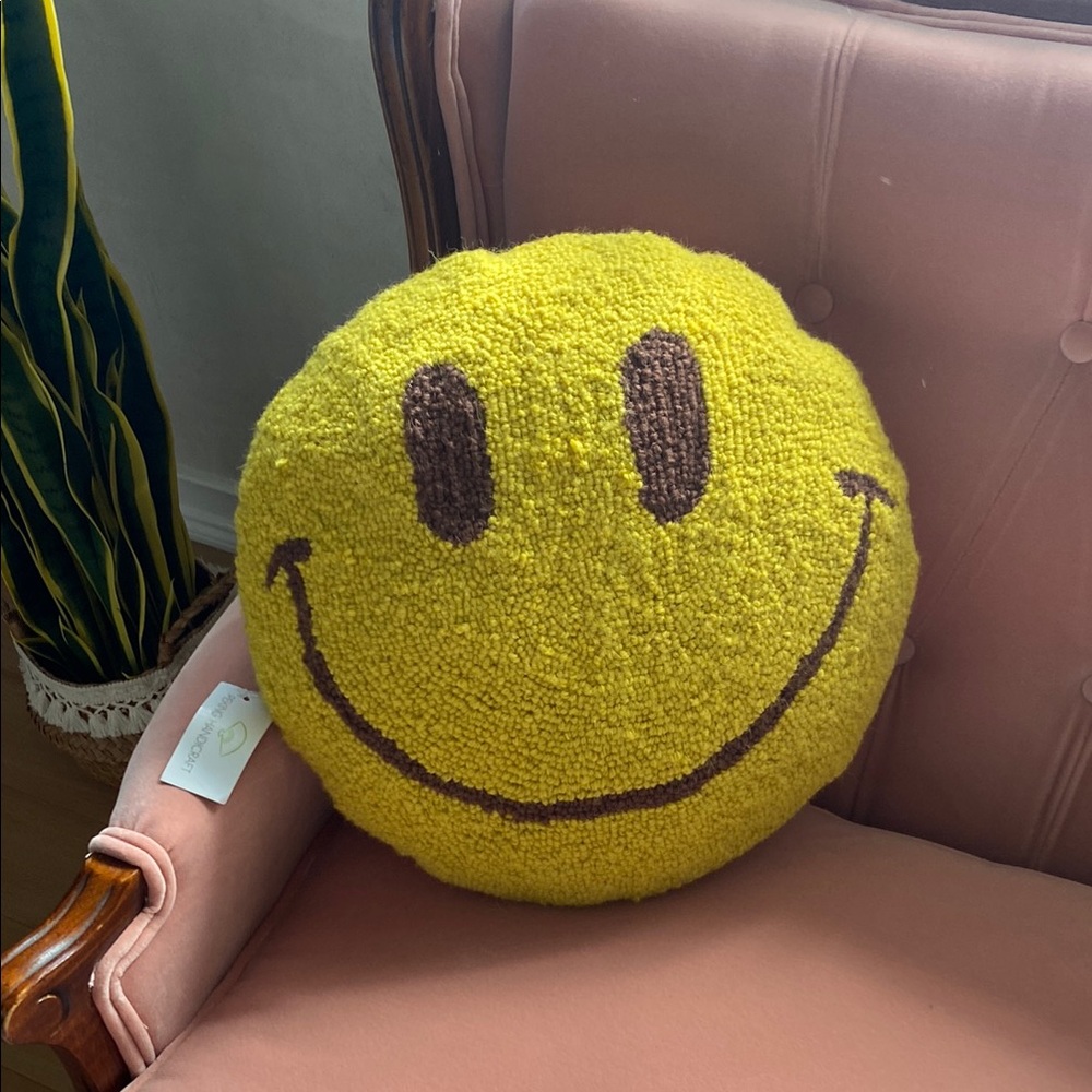 NWT Peking Handicraft Yellow Smiley Face Pillow